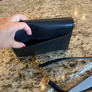 tory Burch wallet on chain. Perfect condition.